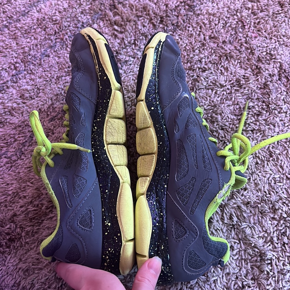 Under Armour Men's Micro G Engage Big Logo Shoe - Picture 13 of 14